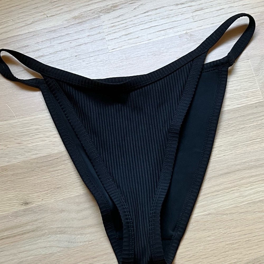 LA hearts black strappy bikini bottom medium